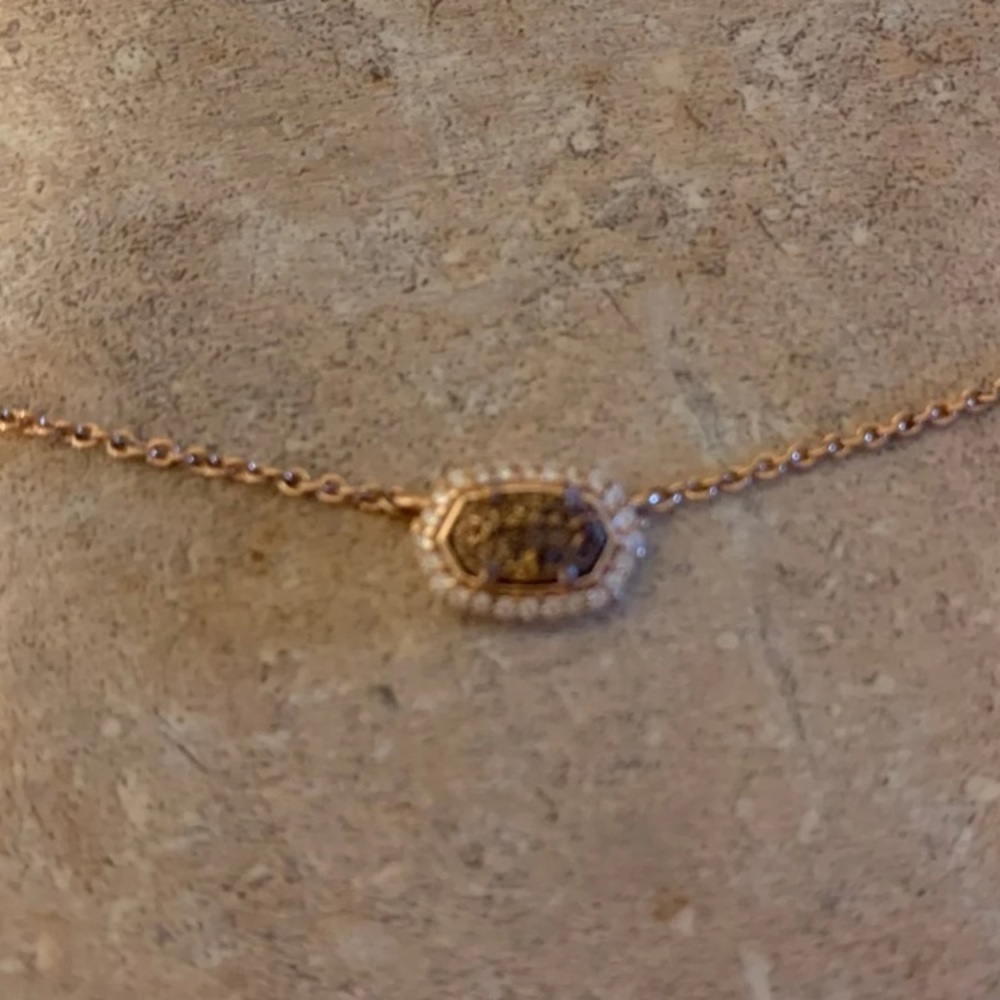 Kendra Scott necklace